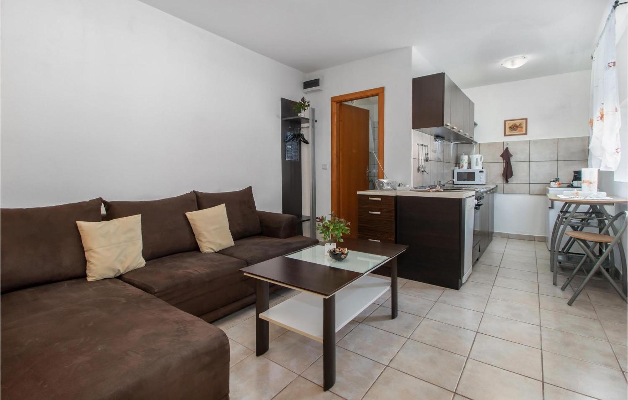 Nice Apartment In Smrika With Kitchen Extérieur photo