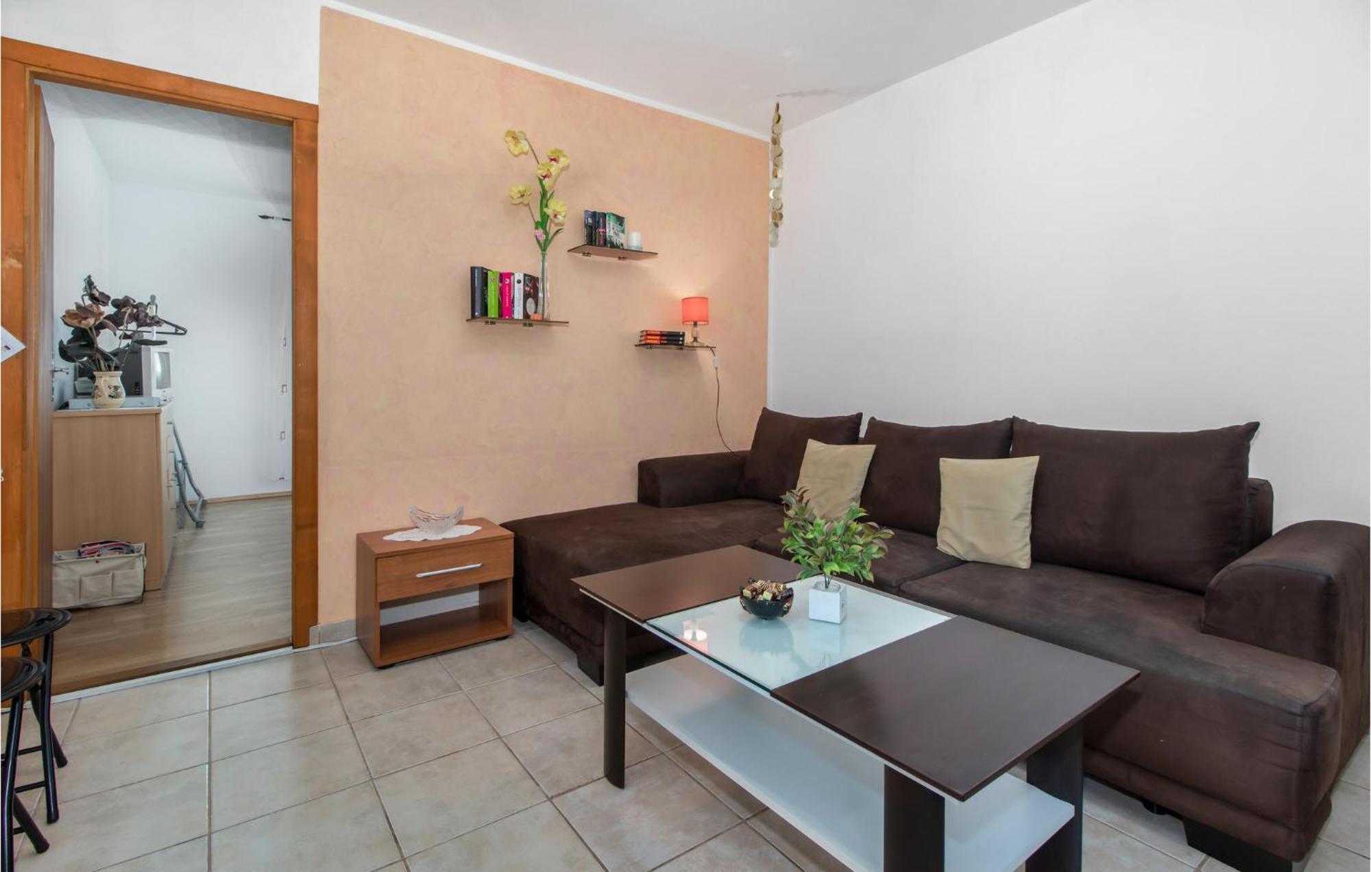 Nice Apartment In Smrika With Kitchen Extérieur photo