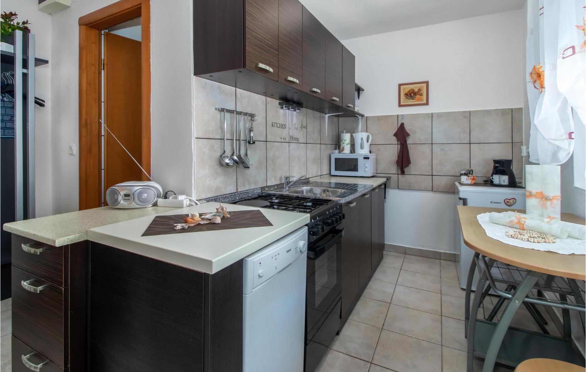 Nice Apartment In Smrika With Kitchen Extérieur photo